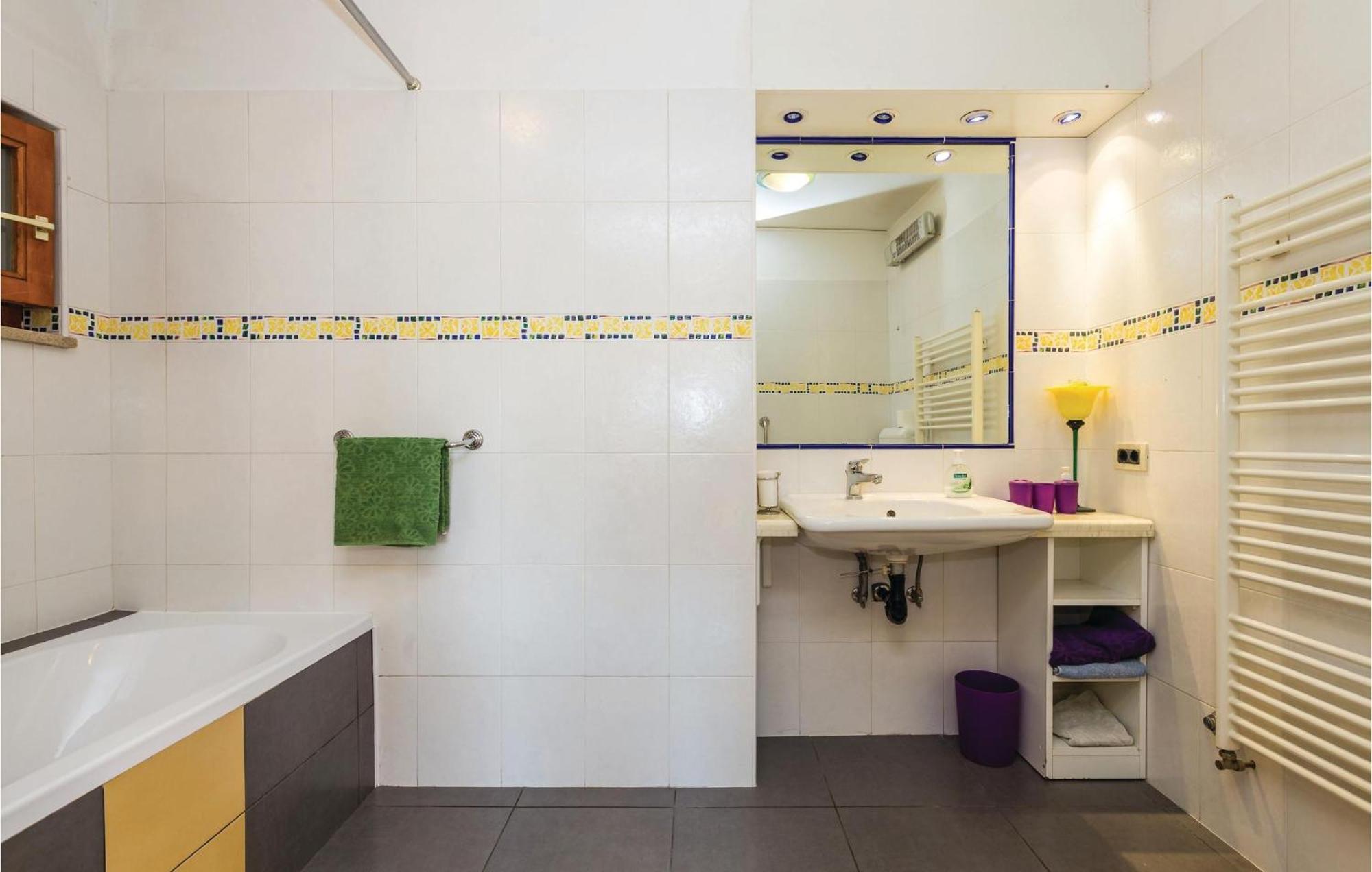 Stunning Apartment In Rijeka With 1 Bedrooms And Wifi Eksteriør bilde